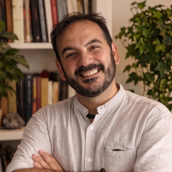 Javier Zentro retratado en su consulta de Plasencia